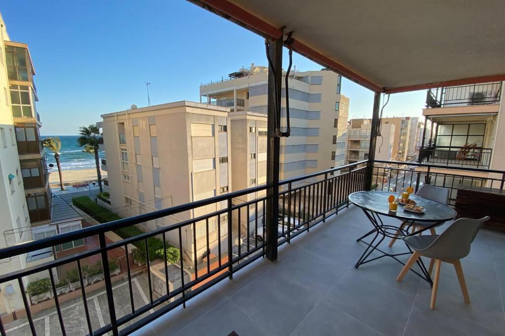 Апартаменти Amplio Apartamento Seaview Салоу Екстер'єр фото