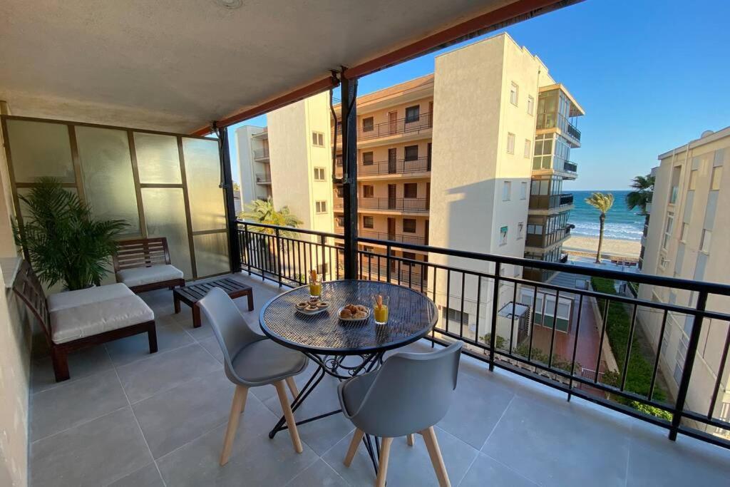 Апартаменти Amplio Apartamento Seaview Салоу Екстер'єр фото